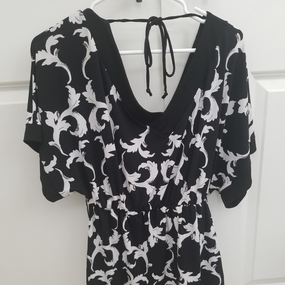 WHBM top size small - Picture 2 of 4